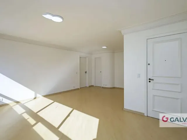 Apartamento 3 quartos e 3 banheiros, para alugar, no bairro Centro em Curitiba