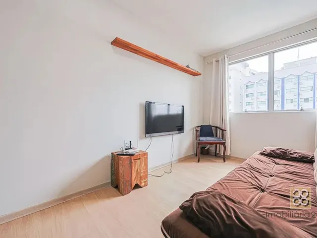 Apartamento 1 quarto e 1 banheiro, para alugar, no bairro Centro em Curitiba