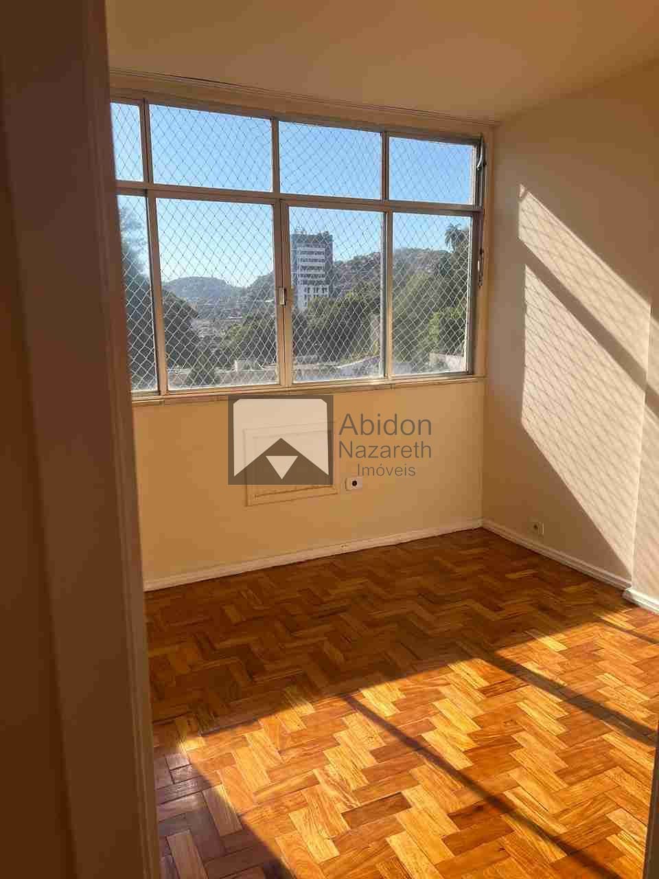 Apartamento à venda com 2 quartos, 65m² - Foto 4