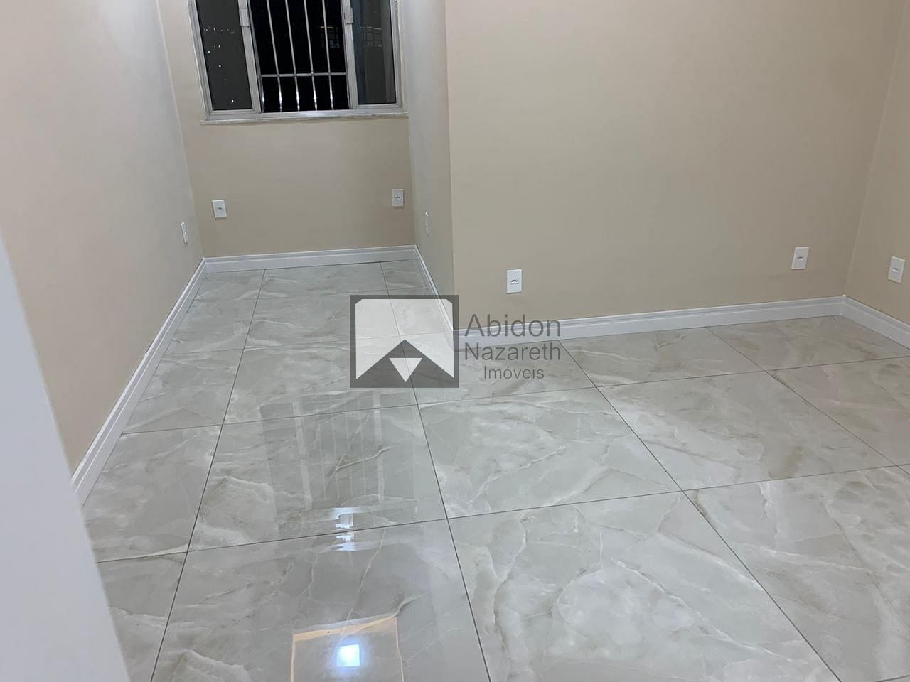 Apartamento à venda com 2 quartos, 70m² - Foto 4