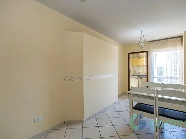 Apartamento 1 quarto e 1 banheiro, para alugar, no bairro Centro em Curitiba