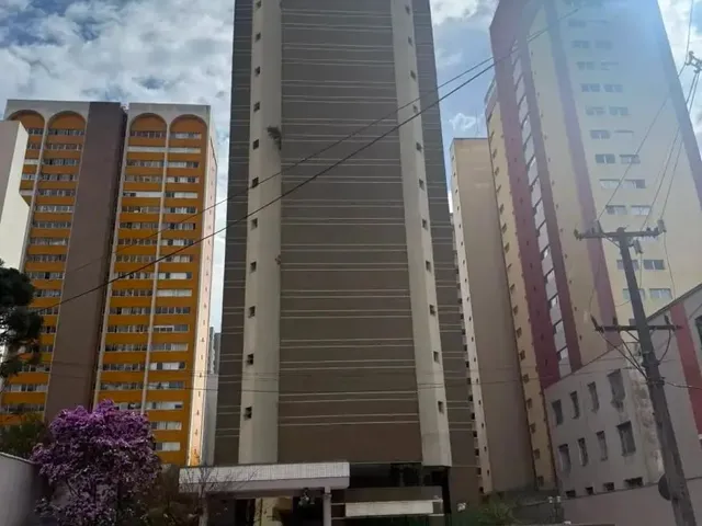 Apartamento 2 quartos e 2 banheiros, à venda, no bairro Centro em Curitiba