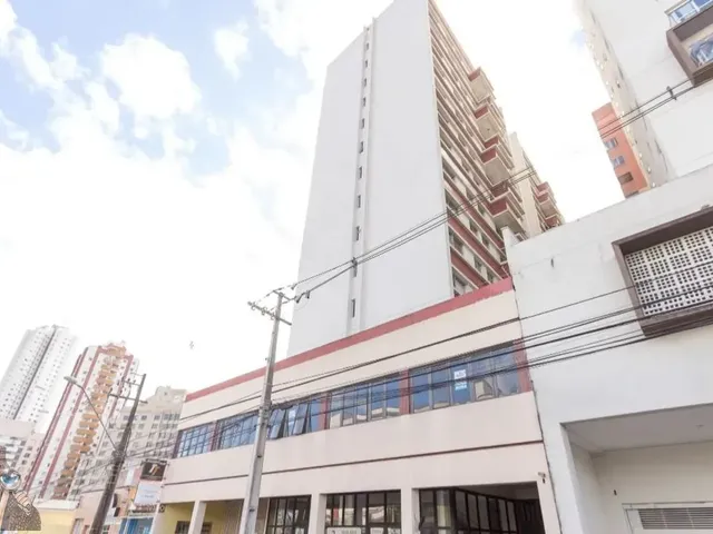Apartamento 2 quartos e 2 banheiros, para alugar, no bairro Cristo Rei em Curitiba