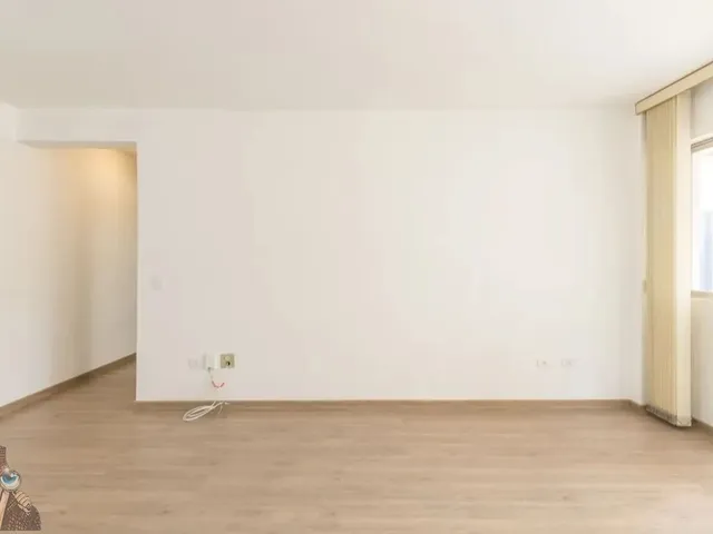 Apartamento 2 quartos e 2 banheiros, para alugar, no bairro Cristo Rei em Curitiba