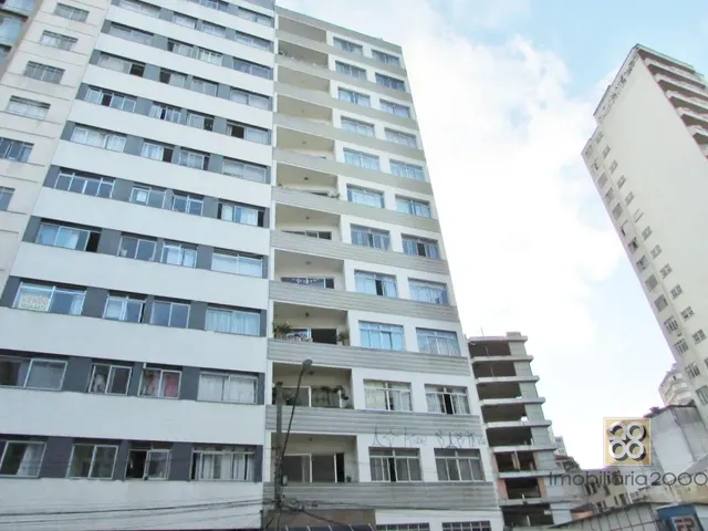 Apartamento 2 quartos e 1 banheiro, para alugar, no bairro Centro em Curitiba
