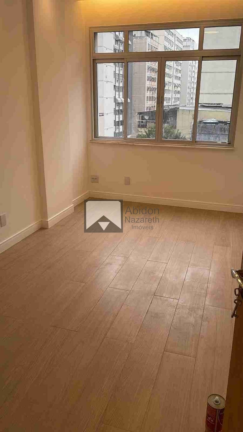 Apartamento à venda com 3 quartos, 125m² - Foto 1