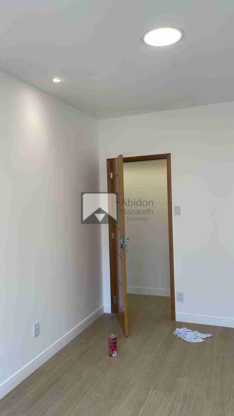 Apartamento à venda com 3 quartos, 125m² - Foto 2