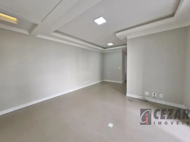 Apartamento 2 quartos e 2 banheiros, para alugar, no bairro Uberaba em Curitiba