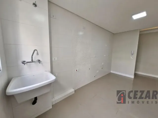 Apartamento 2 quartos e 2 banheiros, para alugar, no bairro Uberaba em Curitiba