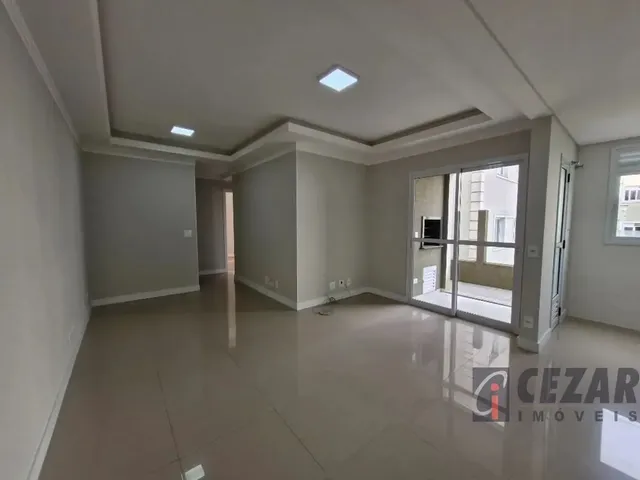 Apartamento 2 quartos e 2 banheiros, para alugar, no bairro Uberaba em Curitiba