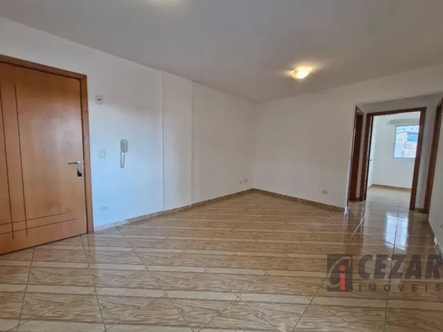 Apartamento 2 quartos e 1 banheiro, para alugar, no bairro Cristo Rei em Curitiba