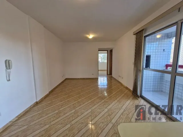 Apartamento 2 quartos e 1 banheiro, para alugar, no bairro Cristo Rei em Curitiba