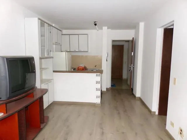 Apartamento 1 quarto e 1 banheiro, para alugar, no bairro Rebouças em Curitiba