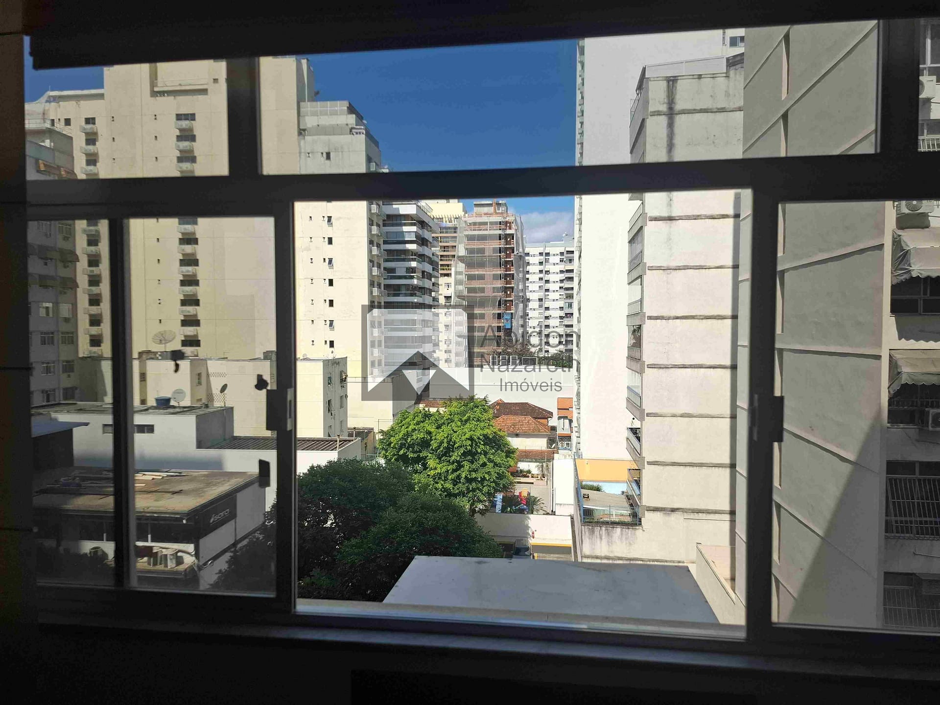 Apartamento à venda com 3 quartos, 110m² - Foto 2