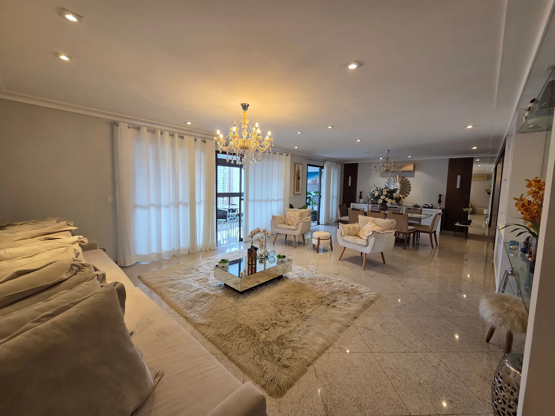 Apartamento, 3 quartos, 217 m² - Foto 1