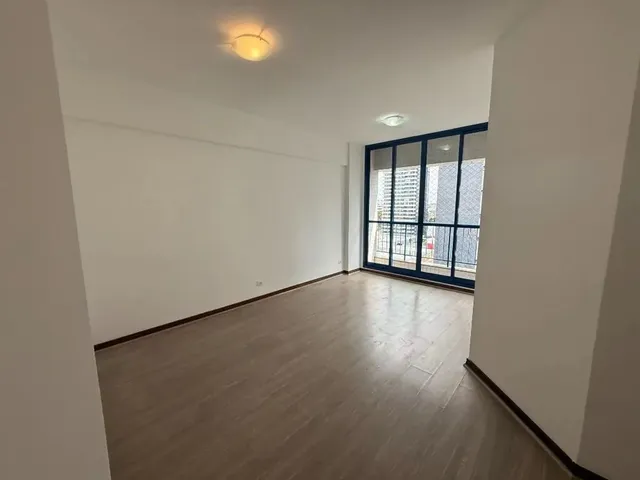 Apartamento 3 quartos e 2 banheiros, para alugar, no bairro Bigorrilho em Curitiba