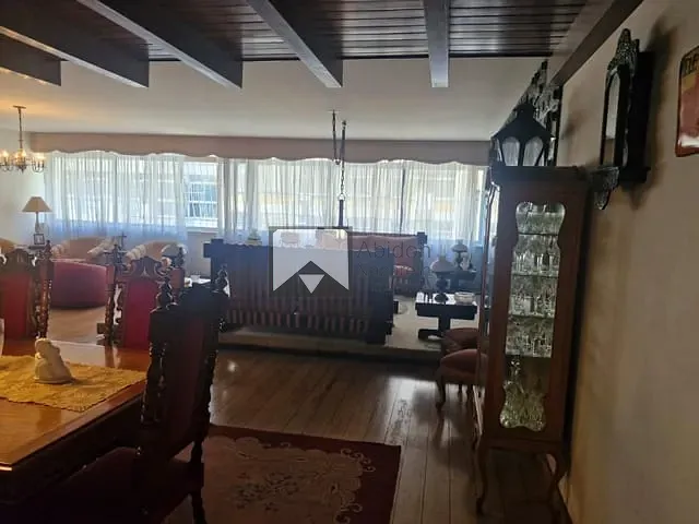 Apartamento com 240m² 4 quartos e 3 banheiros, à venda, no bairro Icaraí em Niterói