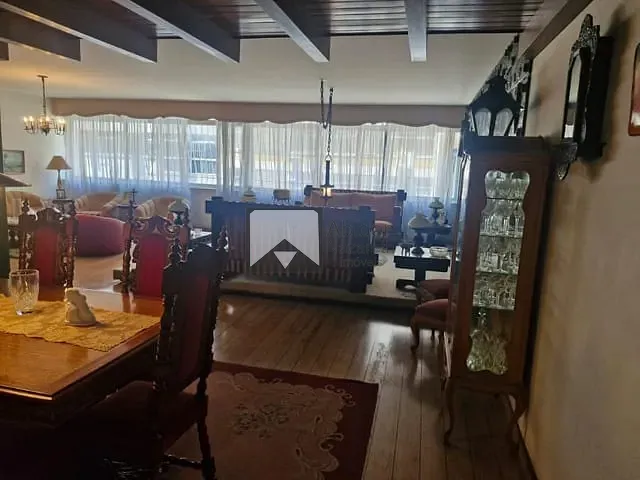 Apartamento com 240m² 4 quartos e 3 banheiros, à venda, no bairro Icaraí em Niterói