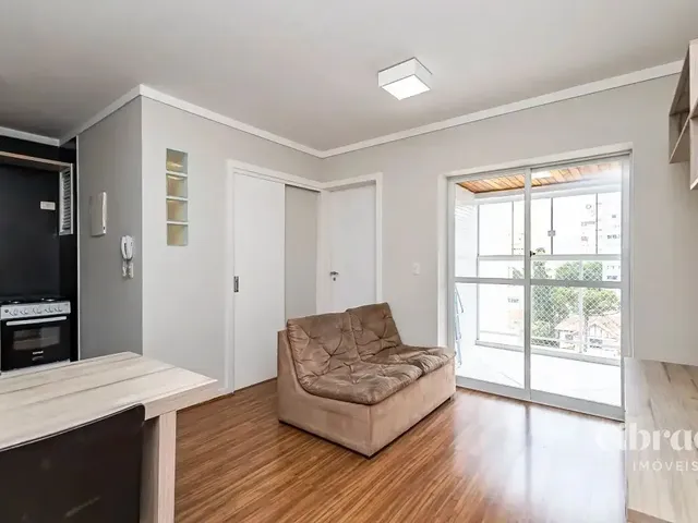 Apartamento 1 quarto e 1 banheiro, para alugar, no bairro Centro em Curitiba