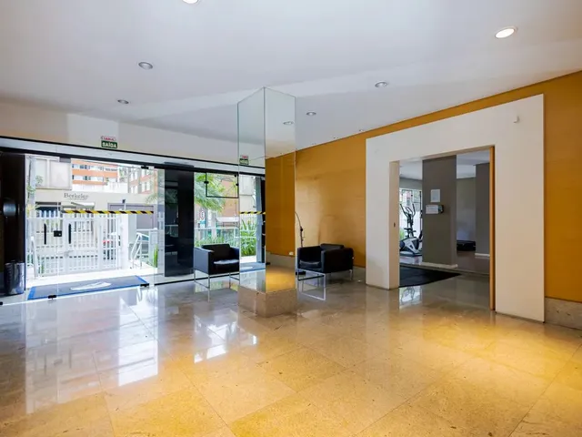Apartamento 1 quarto e 1 banheiro, para alugar, no bairro Centro em Curitiba