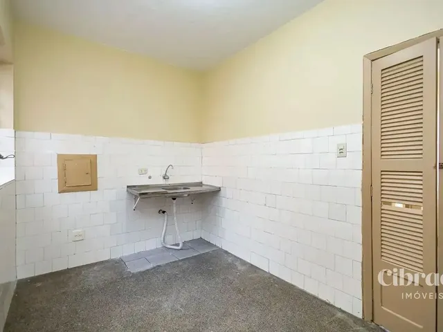 Apartamento 3 quartos e 1 banheiro, para alugar, no bairro Centro em Curitiba