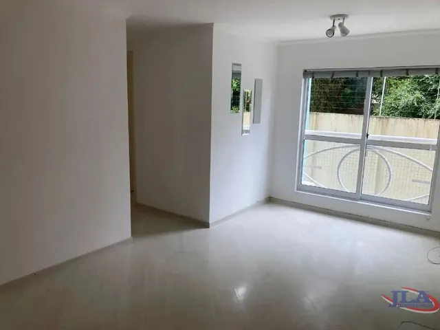 Apartamento 2 quartos e 1 banheiro, para alugar, no bairro Cabral em Curitiba