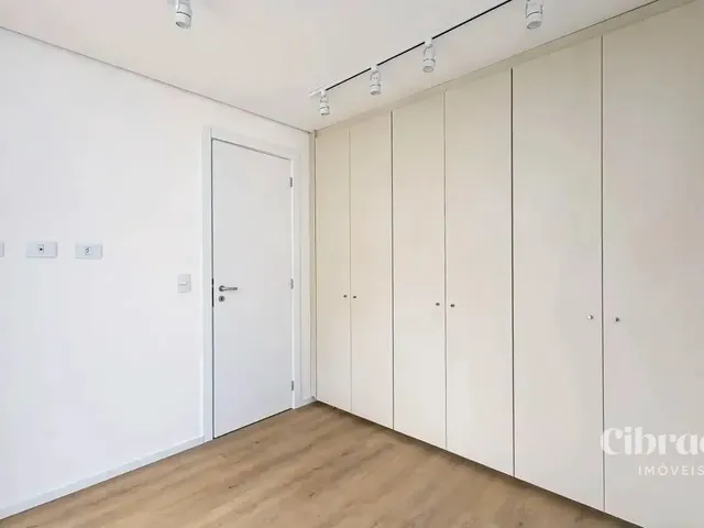 Apartamento 1 quarto e 1 banheiro, para alugar, no bairro Centro Cívico em Curitiba