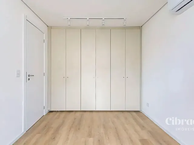 Apartamento 1 quarto e 1 banheiro, para alugar, no bairro Centro Cívico em Curitiba