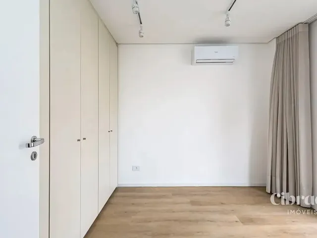 Apartamento 1 quarto e 1 banheiro, para alugar, no bairro Centro Cívico em Curitiba