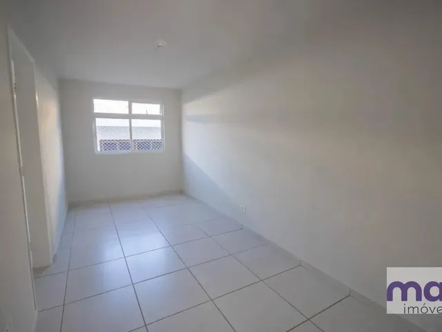 Apartamento 1 quarto e 1 banheiro, para alugar, no bairro Centro em Curitiba