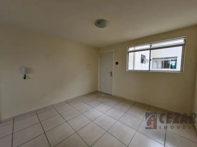 Apartamento 2 quartos e 1 banheiro, para alugar, no bairro Santa Cândida em Curitiba