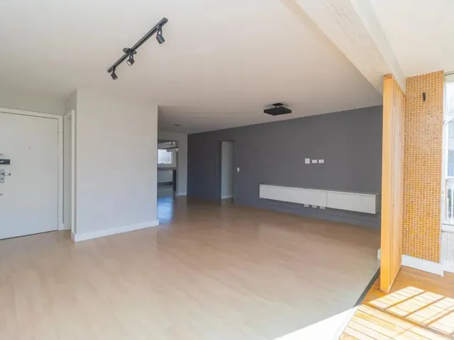 Apartamento 3 quartos e 1 banheiro, para alugar, no bairro Centro Cívico em Curitiba