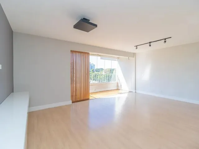 Apartamento 3 quartos e 1 banheiro, para alugar, no bairro Centro Cívico em Curitiba