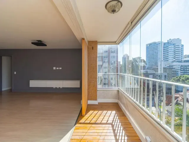 Apartamento 3 quartos e 1 banheiro, para alugar, no bairro Centro Cívico em Curitiba