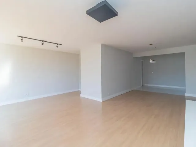 Apartamento 3 quartos e 1 banheiro, para alugar, no bairro Centro Cívico em Curitiba