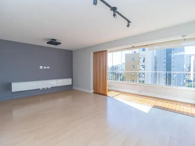 Apartamento 3 quartos e 1 banheiro, para alugar, no bairro Centro Cívico em Curitiba
