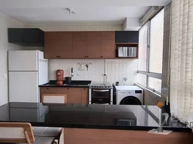 Apartamento 1 quarto e 1 banheiro, para alugar, no bairro Centro em Curitiba