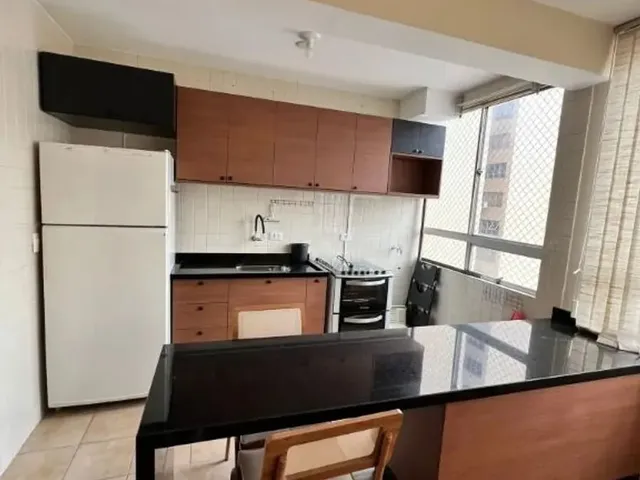 Apartamento 1 quarto e 1 banheiro, para alugar, no bairro Centro em Curitiba
