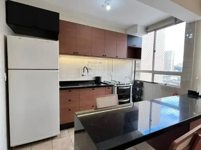 Apartamento 1 quarto e 1 banheiro, para alugar, no bairro Centro em Curitiba