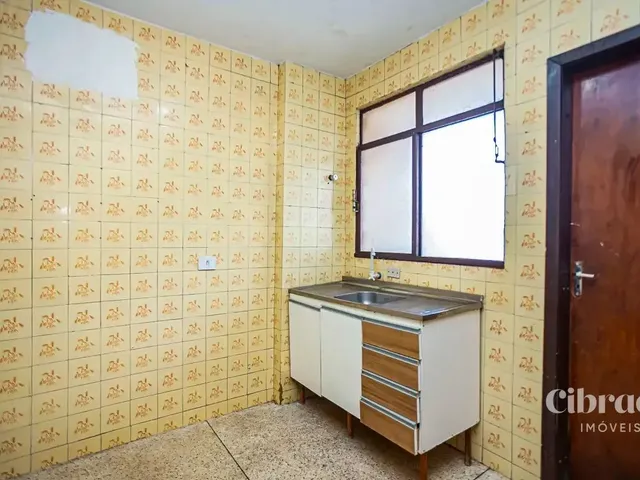 Apartamento 2 quartos e 1 banheiro, para alugar, no bairro Centro em Curitiba