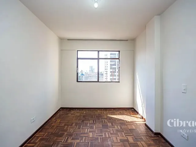 Apartamento 2 quartos e 1 banheiro, para alugar, no bairro Centro em Curitiba