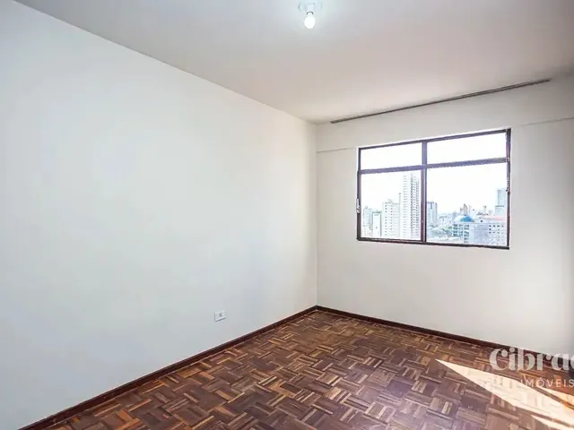 Apartamento 2 quartos e 1 banheiro, para alugar, no bairro Centro em Curitiba