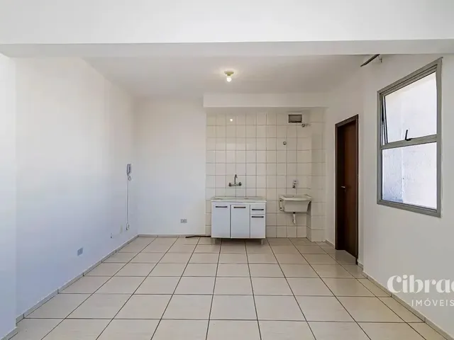Apartamento 1 quarto e 1 banheiro, para alugar, no bairro Centro em Curitiba