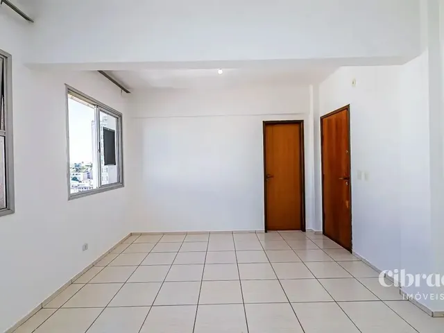 Apartamento 1 quarto e 1 banheiro, para alugar, no bairro Centro em Curitiba