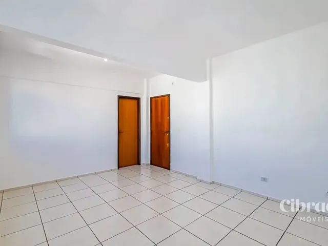 Apartamento 1 quarto e 1 banheiro, para alugar, no bairro Centro em Curitiba