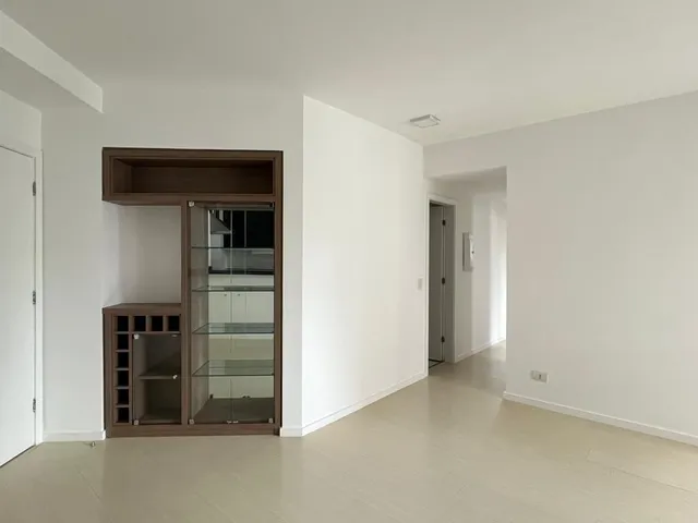 Apartamento 3 quartos e 2 banheiros, para alugar, no bairro Gleba Fazenda Palhano em Londrina