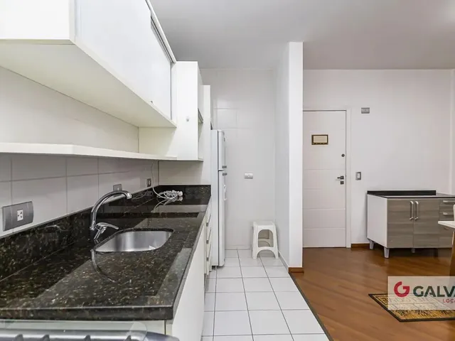Apartamento 2 quartos e 1 banheiro, para alugar, no bairro Centro em Curitiba