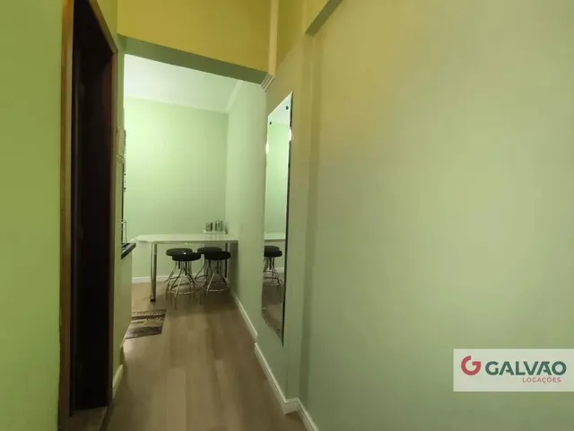 Apartamento 1 quarto e 1 banheiro, para alugar, no bairro Centro em Curitiba