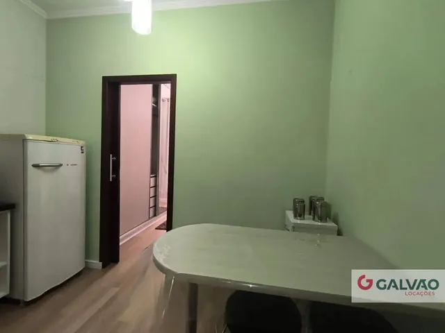 Apartamento 1 quarto e 1 banheiro, para alugar, no bairro Centro em Curitiba