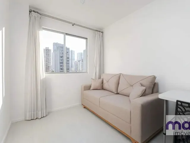 Apartamento 1 quarto e 1 banheiro, para alugar, no bairro Centro em Curitiba